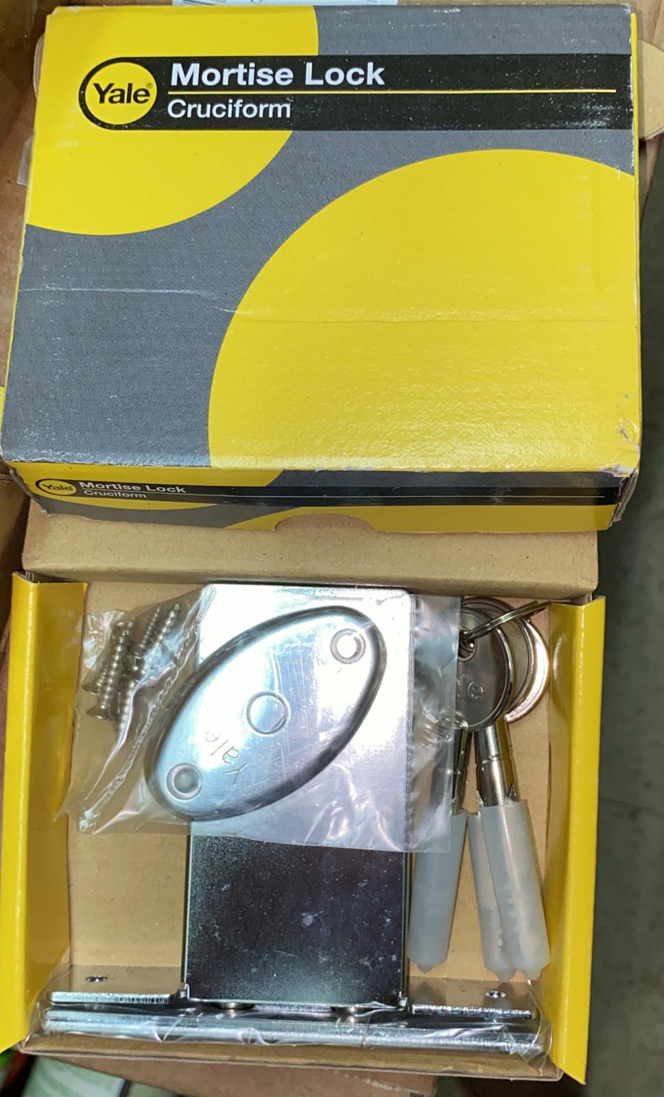 YALE 耶魯中位雙柱十字匙鐵閘鎖 6100 (鎖距45 / 60mm) 國豐五金